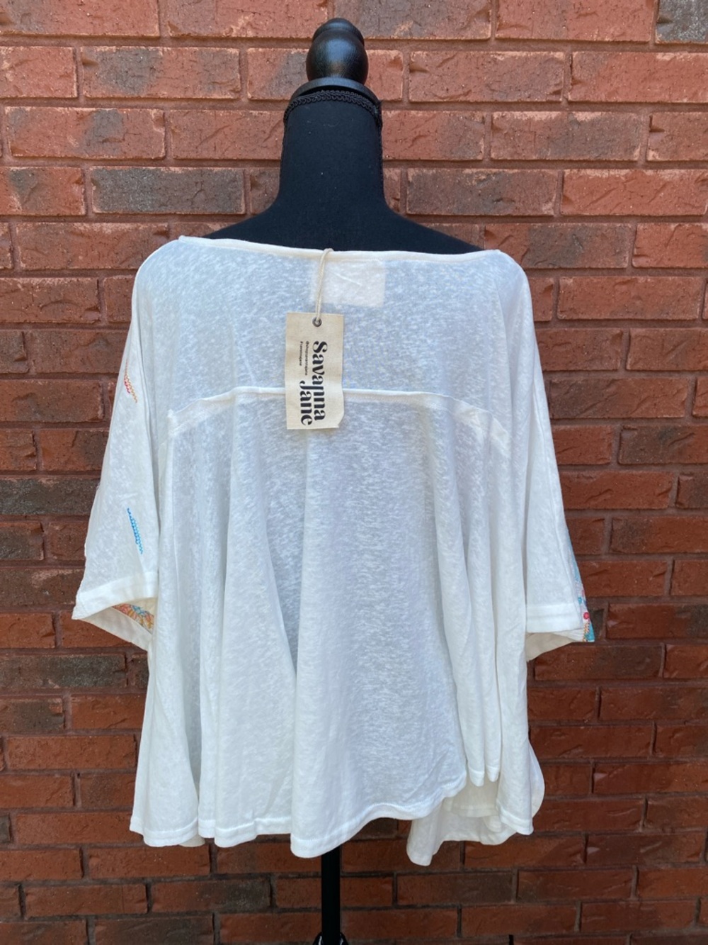 NWT Savanna Jane White Boho Embroidered Floral Poncho Top M/L - Picture 3 of 9